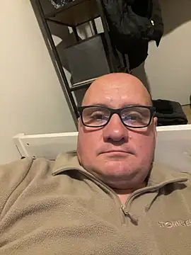 Snapshot of vanjbi45 chatting on 10-18-25, 07:05 vanjbi45 online show from 10-18-25, 07:05