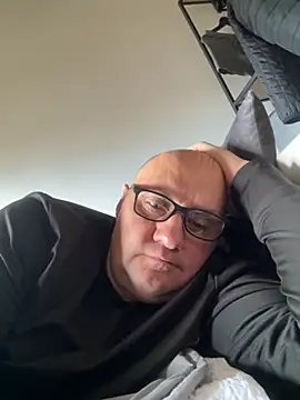 Snapshot of vanjbi45 chatting on 10-27-25, 11:44 vanjbi45 online show from 10-27-25, 11:44