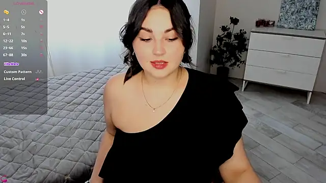 Snapshot of Talla_a chatting on 04-29-26, 11:25 Talla a online show from 04-29-26, 11:25