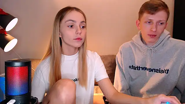 juliaanddima online show from 11-21-25, 08:46