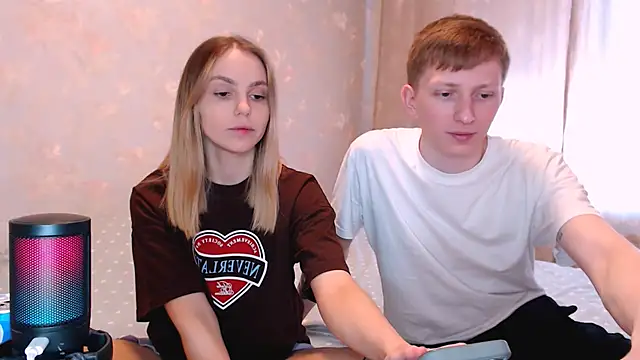 juliaanddima online show from 04-08-26, 09:00