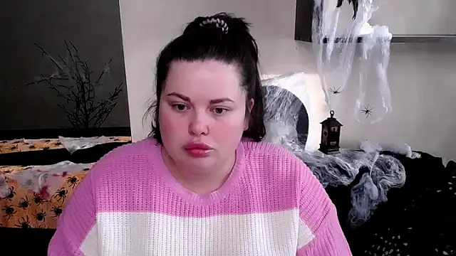 Emily Mo online show from 10-30-25, 06:23