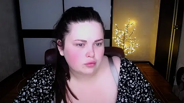 Snapshot of Emily_Mo chatting on 07-19-26, 05:38 Emily Mo online show from 07-19-26, 05:38