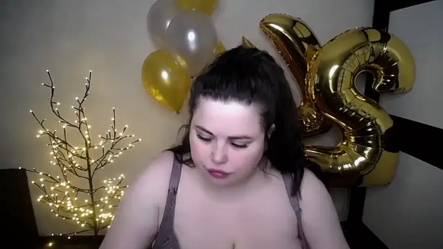Snapshot of Emily_Mo chatting on 04-27-26, 08:34 Emily Mo online show from 04-27-26, 08:34