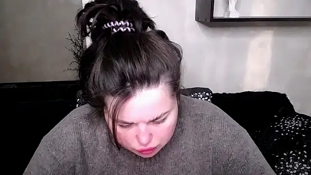 Emily Mo online show from 10-22-25, 05:29