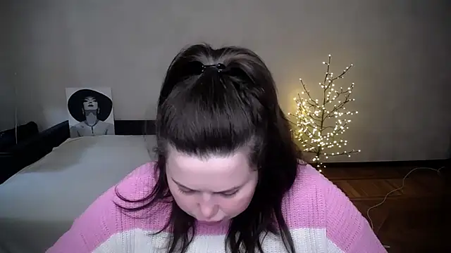 Snapshot of Emily_Mo chatting on 04-26-26, 06:43 Emily Mo online show from 04-26-26, 06:43