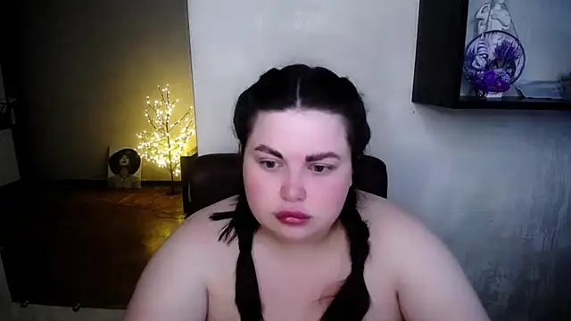 Snapshot of Emily_Mo chatting on 06-28-26, 06:09 Emily Mo online show from 06-28-26, 06:09
