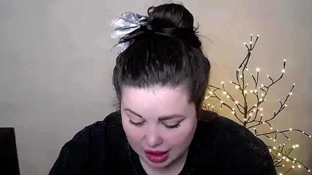 Snapshot of Emily_Mo chatting on 05-19-26, 05:14 Emily Mo online show from 05-19-26, 05:14