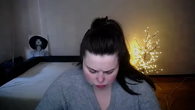 Snapshot of Emily_Mo chatting on 04-25-26, 05:54 Emily Mo online show from 04-25-26, 05:54
