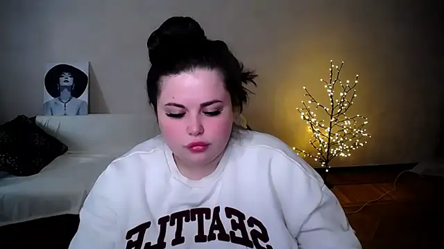 Snapshot of Emily_Mo chatting on 06-15-26, 10:26 Emily Mo online show from 06-15-26, 10:26