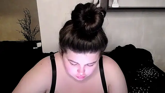 Emily Mo online show from 11-12-25, 06:50