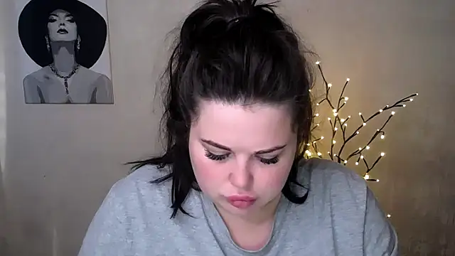 Emily Mo online show from 09-22-25, 05:57