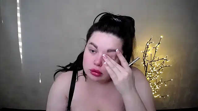 Emily Mo online show from 11-14-25, 06:39