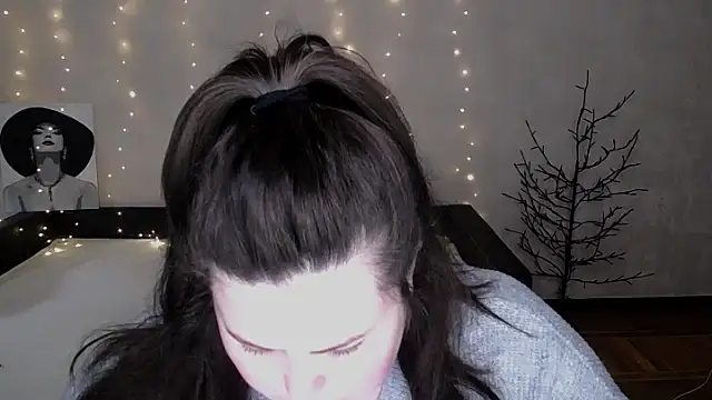 Snapshot of Emily_Mo chatting on 04-24-26, 06:15 Emily Mo online show from 04-24-26, 06:15