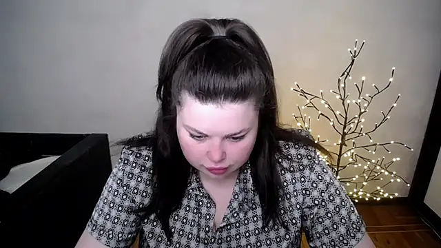 Snapshot of Emily_Mo chatting on 05-13-26, 05:47 Emily Mo online show from 05-13-26, 05:47