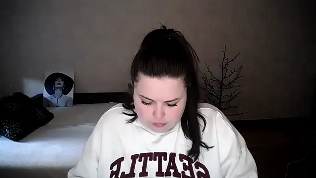 Emily Mo online show from 04-05-26, 05:36