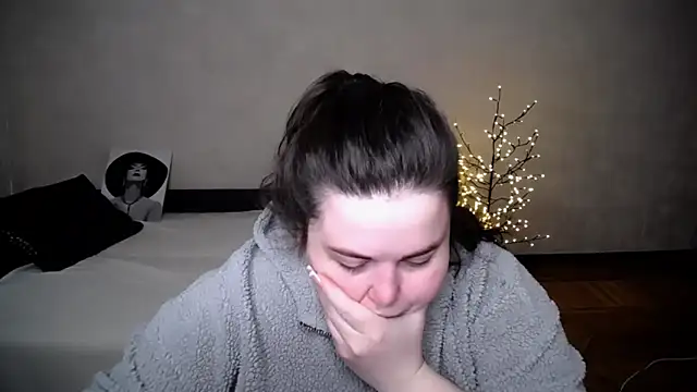 Emily Mo online show from 04-10-26, 06:31