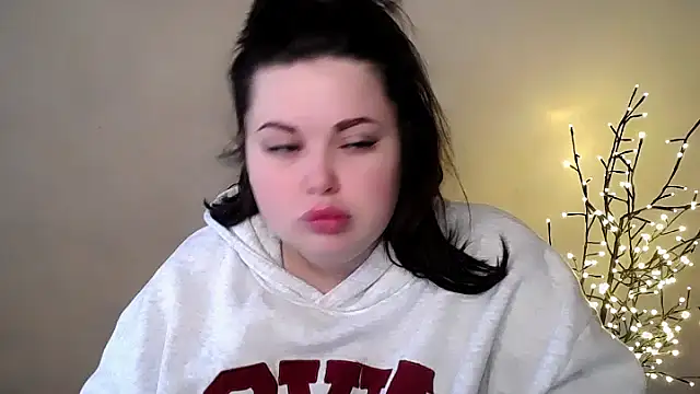 Emily Mo online show from 11-26-25, 06:46