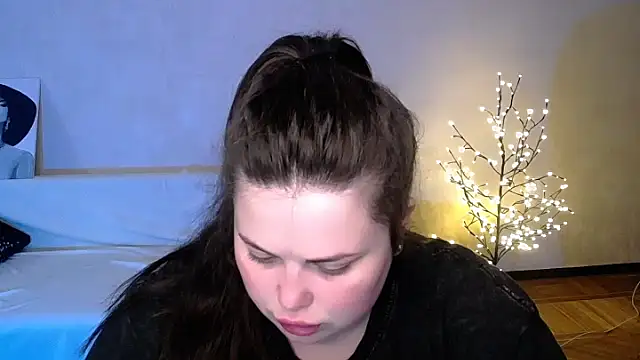 Snapshot of Emily_Mo chatting on 06-04-26, 05:45 Emily Mo online show from 06-04-26, 05:45