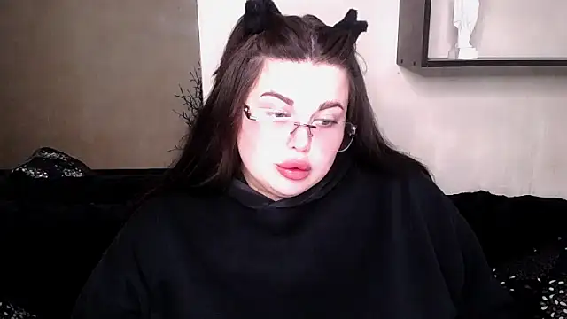 Emily Mo online show from 10-07-25, 06:03