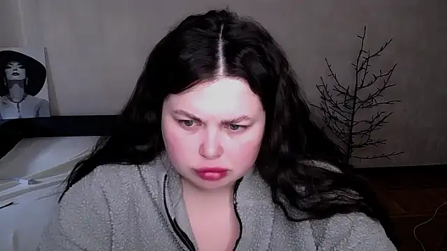 Snapshot of Emily_Mo chatting on 04-21-26, 05:47 Emily Mo online show from 04-21-26, 05:47