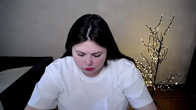 Snapshot of Emily_Mo chatting on 05-08-26, 05:44 Emily Mo online show from 05-08-26, 05:44