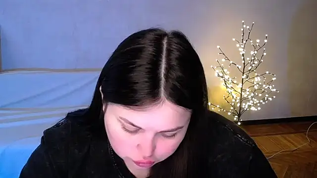 Snapshot of Emily_Mo chatting on 06-05-26, 06:52 Emily Mo online show from 06-05-26, 06:52