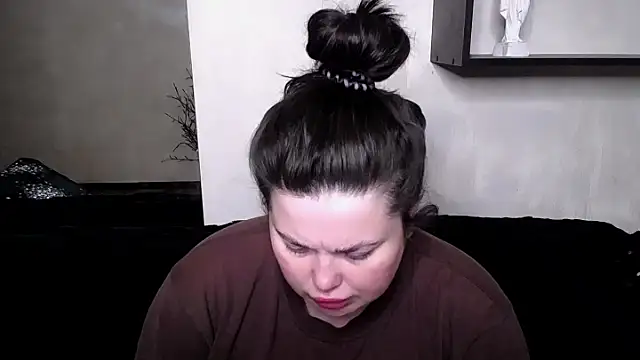 Emily Mo online show from 10-15-25, 05:39