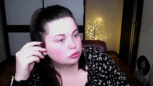 Snapshot of Emily_Mo chatting on 07-15-26, 05:47 Emily Mo online show from 07-15-26, 05:47