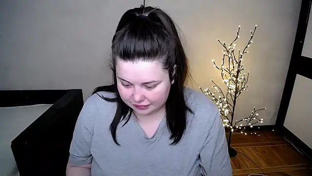 Snapshot of Emily_Mo chatting on 05-07-26, 05:55 Emily Mo online show from 05-07-26, 05:55