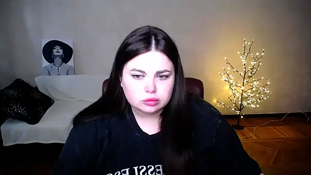 Snapshot of Emily_Mo chatting on 06-19-26, 05:46 Emily Mo online show from 06-19-26, 05:46