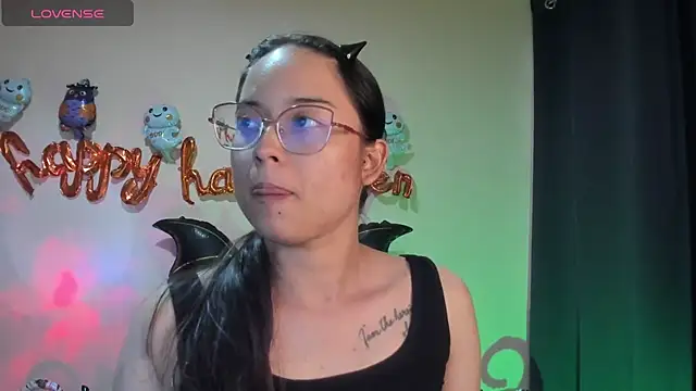 Snapshot of shantalc3rezo chatting on 10-22-25, 08:52 shantalc3rezo online show from 10-22-25, 08:52