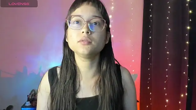 Snapshot of shantalc3rezo chatting on 09-17-25, 05:59 shantalc3rezo online show from 09-17-25, 05:59