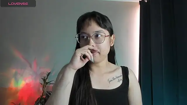 Snapshot of shantalc3rezo chatting on 10-13-25, 08:54 shantalc3rezo online show from 10-13-25, 08:54