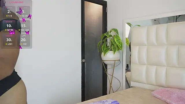 Snapshot of Anais_aradia chatting on 01-14-26, 04:27 Anais aradia online show from 01-14-26, 04:27