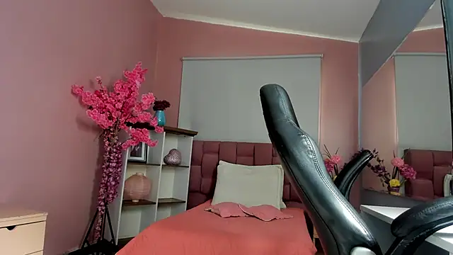 mia thompsonn  online show from 11-12-25, 02:32