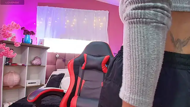 mia thompsonn  online show from 03-12-26, 02:21