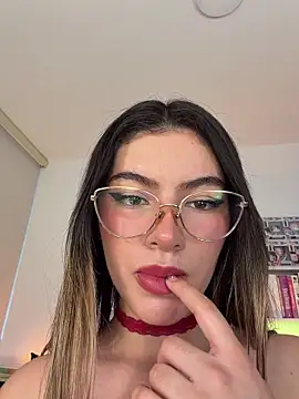 Snapshot of Your_Honeey chatting on 02-23-26, 02:57 Your Honeey online show from 02-23-26, 02:57