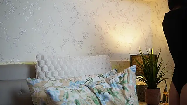 AmyKaiya online show from 12-21-25, 09:04