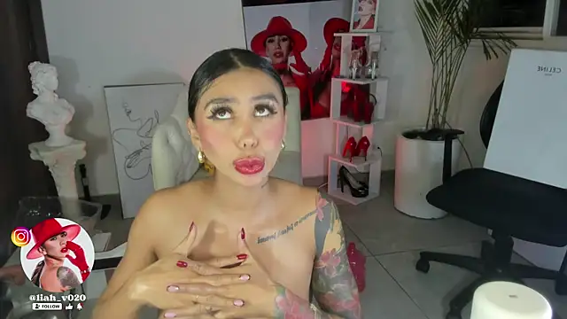 Snapshot of liah_v chatting on 03-16-25, 12:23 liah v online show from 03-16-25, 12:23