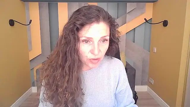 Snapshot of EllaLong chatting on 05-16-26, 11:31 EllaLong online show from 05-16-26, 11:31