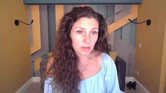 Snapshot of EllaLong chatting on 06-06-26, 11:26 EllaLong online show from 06-06-26, 11:26