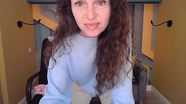 Snapshot of EllaLong chatting on 04-25-26, 11:35 EllaLong online show from 04-25-26, 11:35