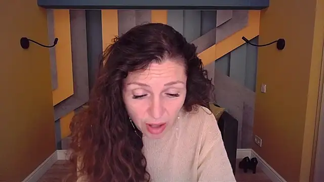 Snapshot of EllaLong chatting on 06-03-26, 11:22 EllaLong online show from 06-03-26, 11:22