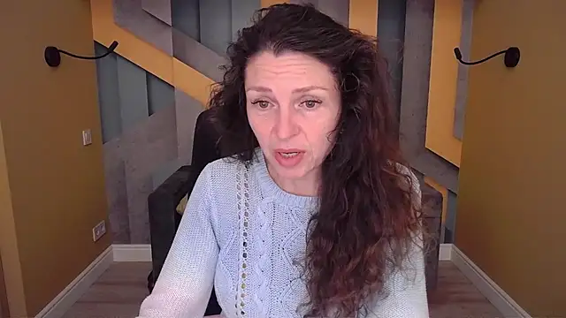 Snapshot of EllaLong chatting on 04-29-26, 11:25 EllaLong online show from 04-29-26, 11:25