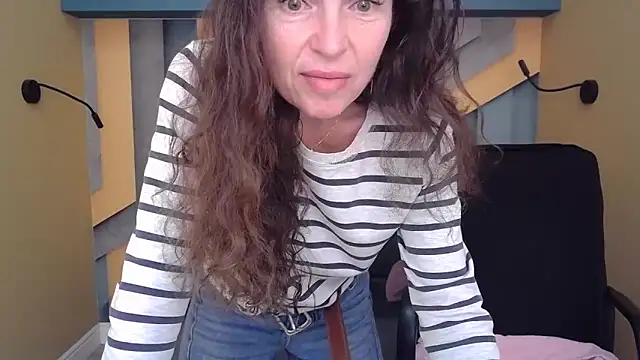 EllaLong online show from 10-31-25, 12:35