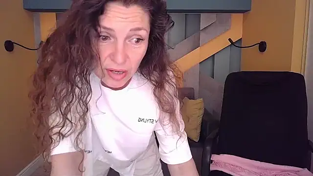 Snapshot of EllaLong chatting on 05-24-26, 11:43 EllaLong online show from 05-24-26, 11:43