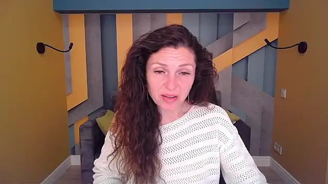 Snapshot of EllaLong chatting on 05-06-26, 11:25 EllaLong online show from 05-06-26, 11:25