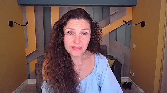 Snapshot of EllaLong chatting on 05-27-26, 11:28 EllaLong online show from 05-27-26, 11:28