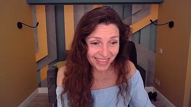 Snapshot of EllaLong chatting on 05-26-26, 11:30 EllaLong online show from 05-26-26, 11:30